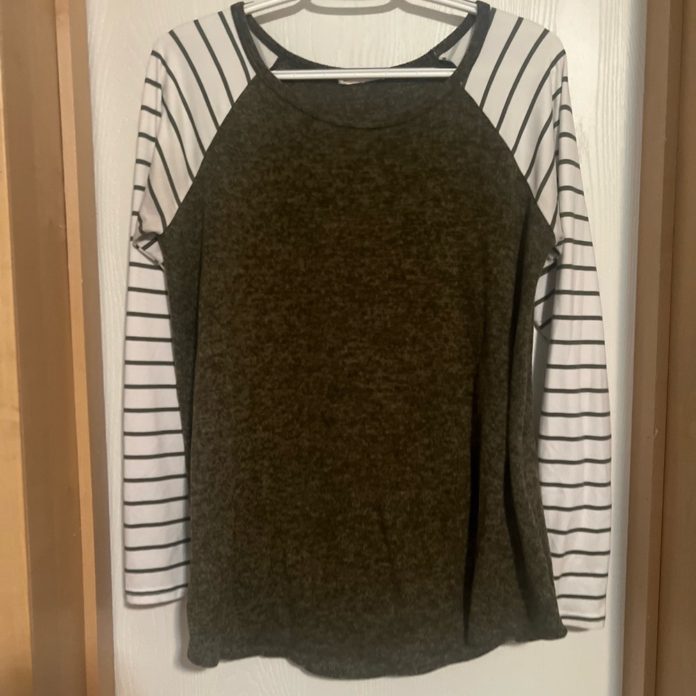 Modern soul green with stripe sleeve